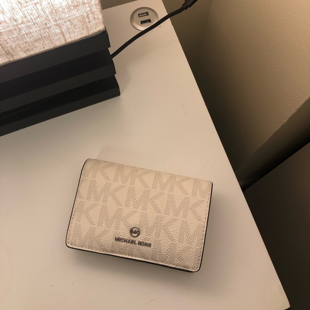 Micheal kors signature wallet